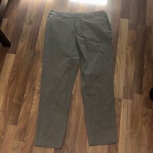 lululemon athletica Men's Olive Chinos | 33 x 32